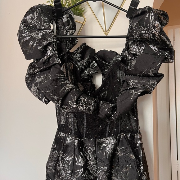 Glamorous Black Floral Christmas Mesh Sequins Off-Shoulder Dress - Picture 4 of 16